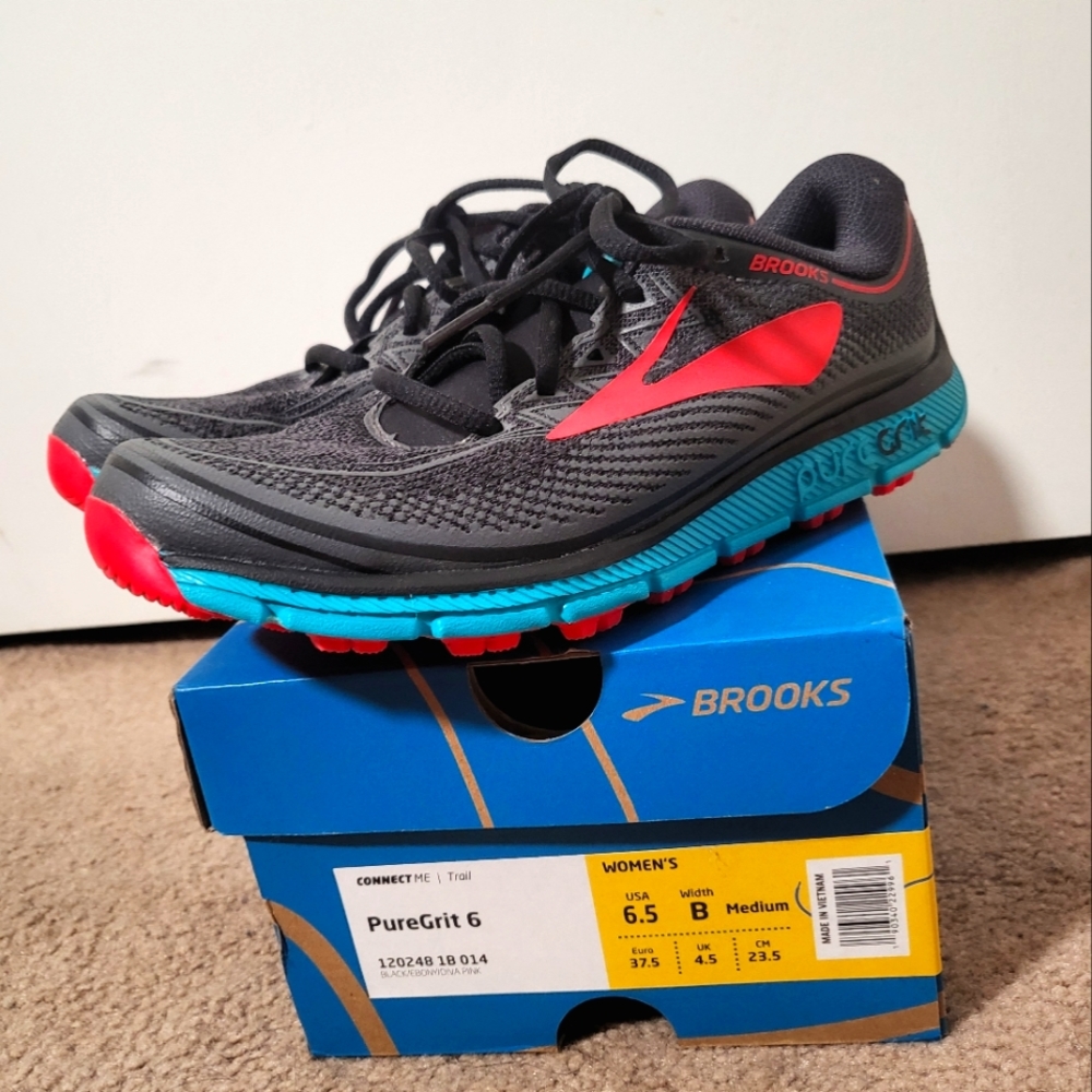 Brooks womens trail running shoes. Size 6.5, fits like size 6.